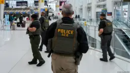 Agentes de ICE utilizan datos de vuelos domésticos para detener a inmigrantes que salen de Florida