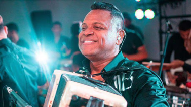 Este será el hijo de Omar Geles que seguirá su legado musical