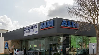 Aldi ofrece empleo y Green Card a inmigrantes en los EEUU (+Requisitos)