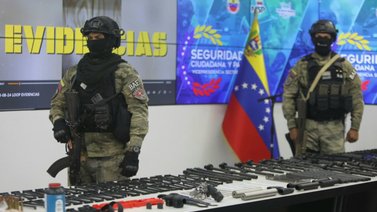 Detienen a dos sujetos que fabricaban armas de guerra en Quinta Crespo