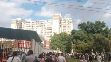 Largas colas en centros de votación de Caracas (+Imágenes) Largas colas en centros de votación de Caracas (+Imágenes)