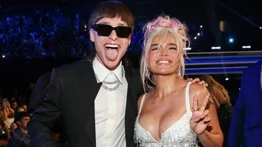 Karol G y Peso Pluma arrasaron en los Premios Juventud 2024
