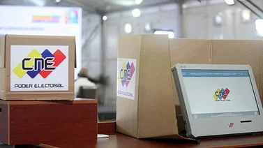 CNE: Instalan mesas electorales en centros de votación del país