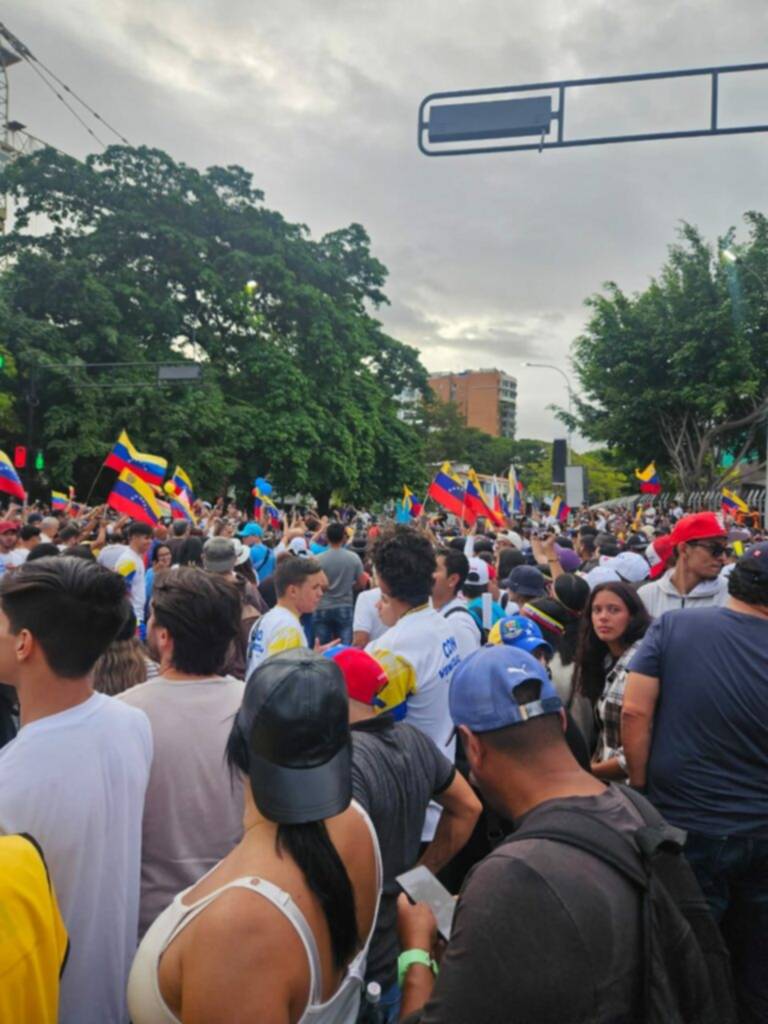 Así se desarrolla el cierre de campaña de Edmundo González en Las Mercedes (+Imágenes) Así se desarrolla el cierre de campaña de Edmundo González en Las Mercedes (+Imágenes)