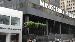 MP inicia investigación por exponer el maltrato de un gallo en marcha opositora (+Fotos)