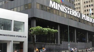 MP inicia investigación por exponer el maltrato de un gallo en marcha opositora (+Fotos)