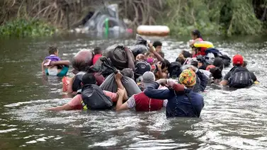 Nueve migrantes quedaron atrapados por la corriente en el río Bravo Nueve migrantes quedaron atrapados por la corriente en el río Bravo