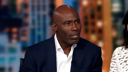 Así fue el momento en el que esposaron a Terrell Davis en un vuelo comercial (+Video)
