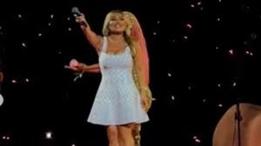 Amaia Montero sorprende al público durante concierto de Karol G (+Video)