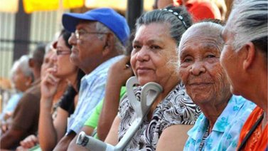 Cómo solicitar el servicio a domicilio para la tercera edad del Banco Bicentenario