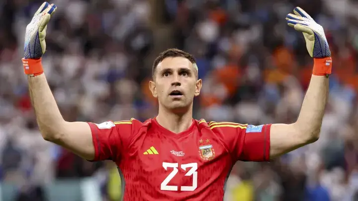 El Dibu Martínez reveló el dineral que le ofrecieron para aprender inglés