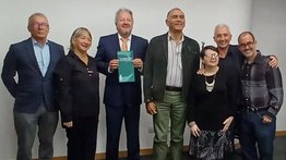 Raúl García recibió el I Premio Franco-Venezolano de Poesía