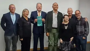 Raúl García recibió el I Premio Franco-Venezolano de Poesía Raúl García recibió el I Premio Franco-Venezolano de Poesía