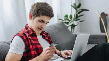 Estos bancos ofrecen cuenta y tarjeta de debito para menores de edad (+Requisitos) Estos bancos ofrecen cuenta y tarjeta de debito para menores de edad (+Requisitos)