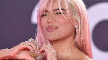 Karol G recuerda sus inicios en Venezuela como corista de otro cantante (+Video)