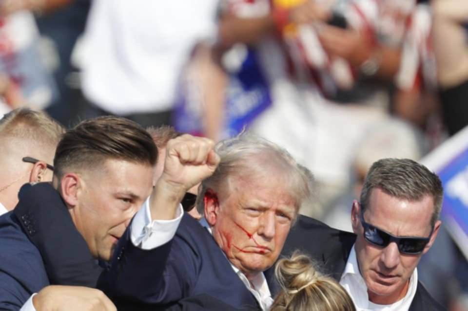ÚLTIMA HORA: Disparan a Donald Trump en acto de campaña (+Imágenes sensibles) ÚLTIMA HORA: Disparan a Donald Trump en acto de campaña (+Imágenes sensibles)