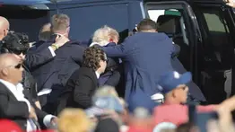 Médico relata cómo auxilió a una de las personas baleadas en el mitin de Donald Trump