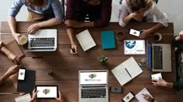 Ocho frases recomendadas por una psicóloga en Harvard para ser más feliz en el trabajo Ocho frases recomendadas por una psicóloga en Harvard para ser más feliz en el trabajo