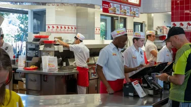 Aumento del salario mínimo: ¿Qué cadenas de comida rápida planean subir sus precios en California?