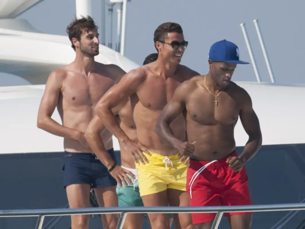 Captan a futbolistas de vacaciones por Europa (+DETALLES)