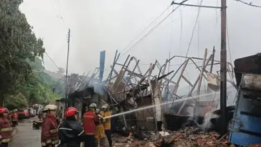 Bomberos desalojan a más de 140 personas por incendio en Petare (+Detalles) Bomberos desalojan a más de 140 personas por incendio en Petare (+Detalles)