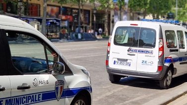 Padre arroja a sus hijos por la ventana y luego se lanzó él