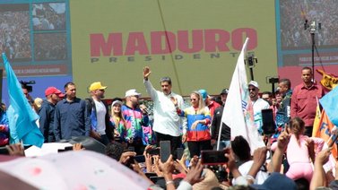Maduro aprueba plan para reurbanizar barrio de Petare