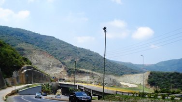 Fuerte accidente deja cuatro heridos en La Guaira