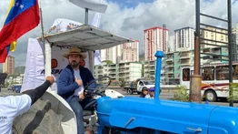 Daniel Ceballos inicia su campaña electoral con un tractor (+Video)