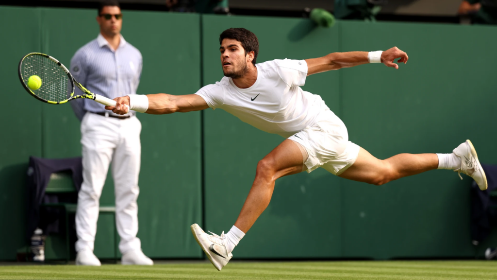 Carlos Alcaraz pasó a la tercera ronda de Wimbledon Carlos Alcaraz pasó a la tercera ronda de Wimbledon