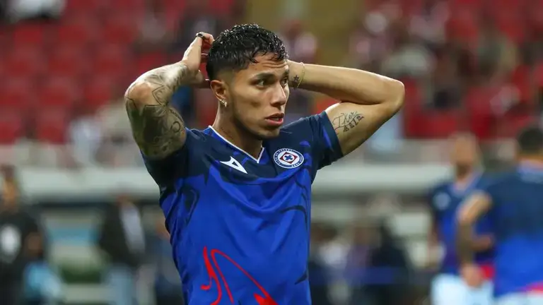 El mensaje que envió el futbolista Carlos Salcedo tras la muerte de su hermana