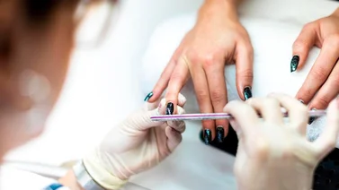 EEUU | ¿Cuánto es el salario de una manicurista? (+Montos)