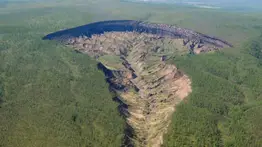 Rusia | Alerta por crecimiento de gigantesco cráter en Siberia