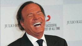Llega julio y con él los mejores memes de Julio Iglesias