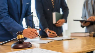 Florida aprueba ley contra falsos notarios y asesores legales de inmigración: sepa cuándo entra en vigor