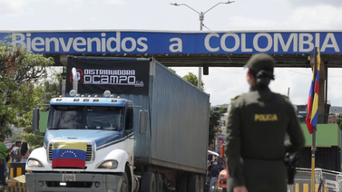 Sepa cuántos vehículos de carga cruzan al mes por el puente Simón Bolívar
