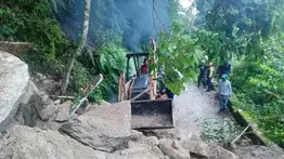 Cerrada carretera Maracay-Choroní por deslizamiento de material rocoso