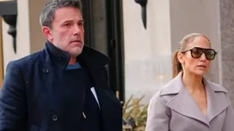 Ben Affleck enfurecido se enfrenta con paparazzis al salir de casa de J.Lo (+Video)