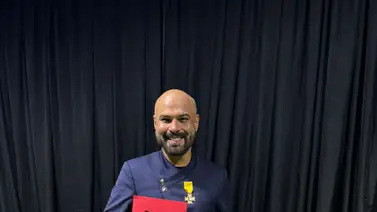 Omar Enrique recibe condecoración por sus 30 años de carrera artística Omar Enrique recibe condecoración por sus 30 años de carrera artística