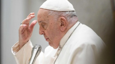 Hospitalizan de urgencia al papa Francisco