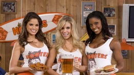 Hooters cierra decenas de sucursales en EEUU: Sepa por qué