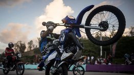 Maduro insta a “no estigmatizar a los muchachos que practican motopiruetas”