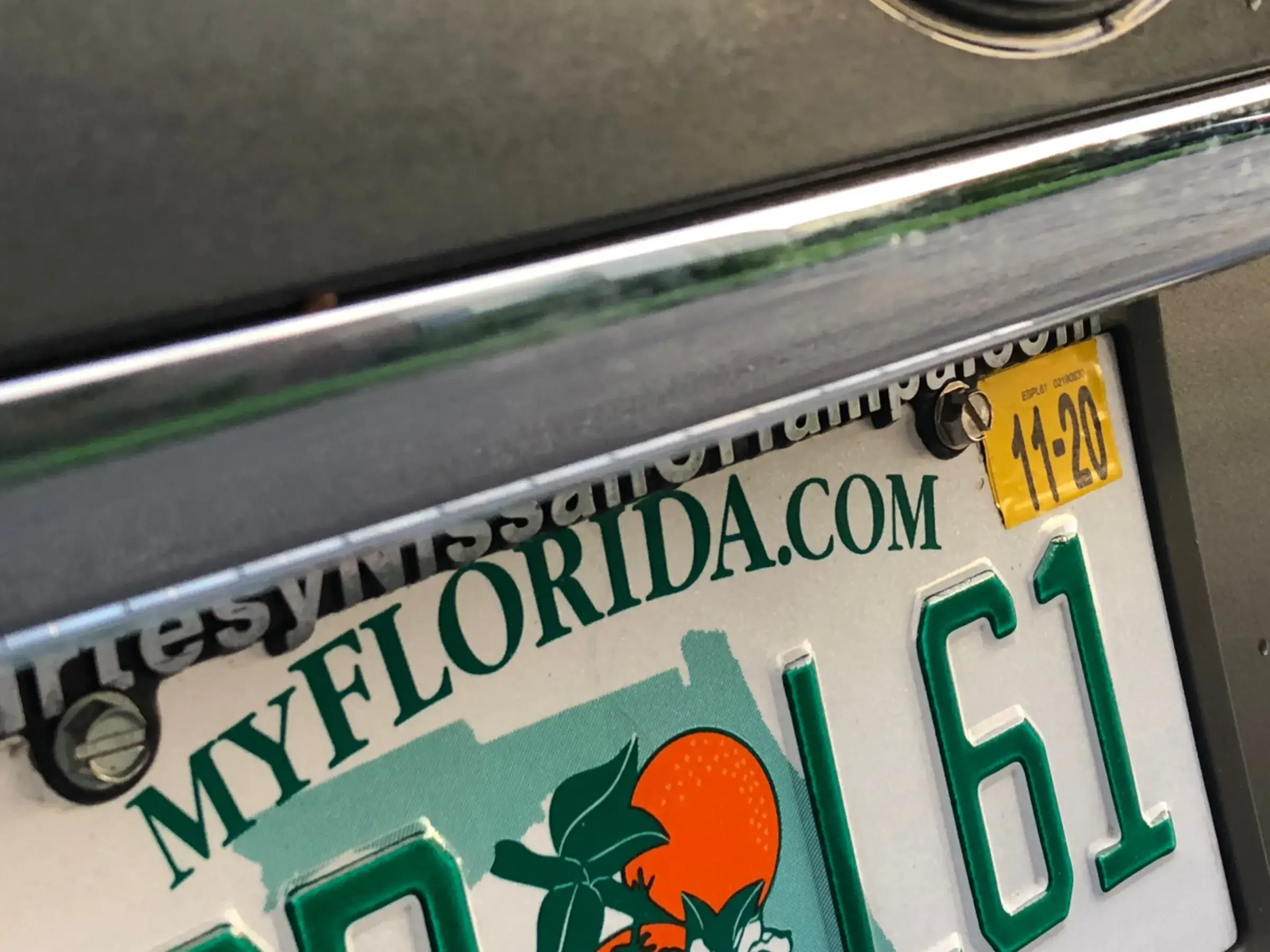 ¿Se puede conducir con la placa vencida en Florida? (+Detalles)