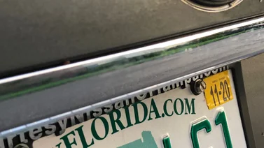 ¿Se puede conducir con la placa vencida en Florida? (+Detalles)