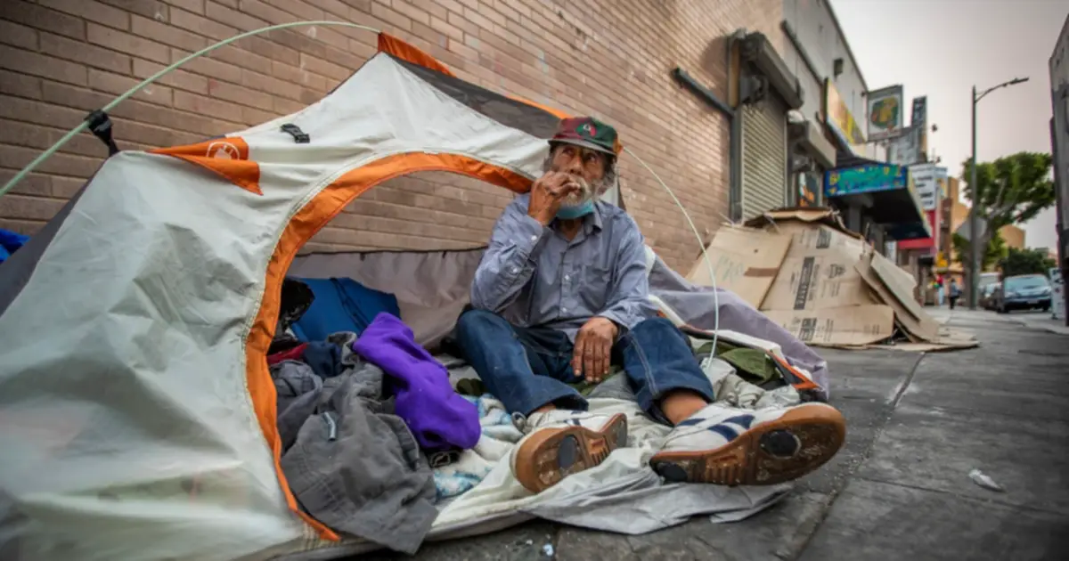 Ofrecen viviendas asequibles para personas sin hogar en rascacielos de Los Ángeles