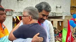 Elías Jaua aclara su posición luego de ser invitado por Maduro a la tarima