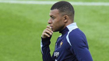 Eurocopa 2024: Mbappé reaparece con una máscara (+Foto)