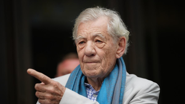 El actor Ian McKellen se encuentra en recuperación tras caerse en Londres (+Detalles)