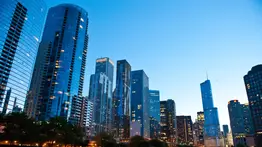 Este suburbio de Chicago es nombrado la ciudad más segura y barata de EEUU