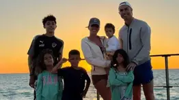 Esposa e hijos de Cristiano Ronaldo corean canciones de Micro TDH (+Video)